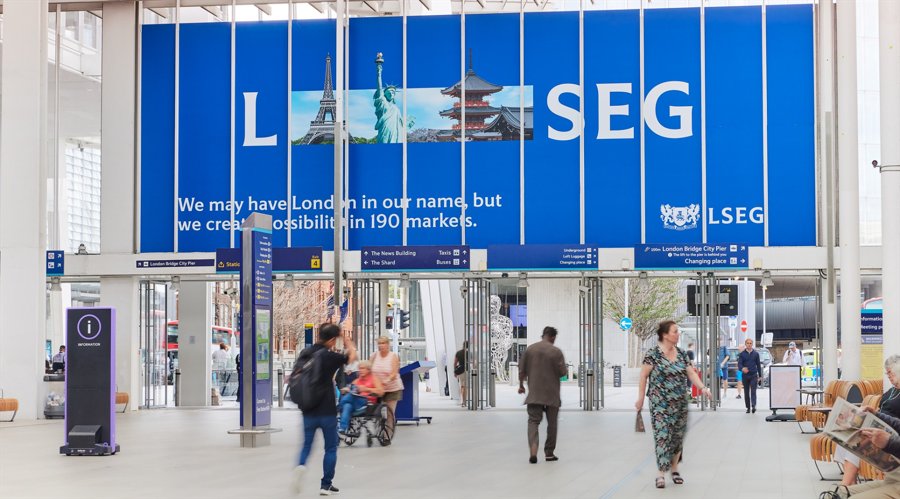 据美联社报道,美国国税局正在起草计划,拟从其9万名员工中裁员近一半