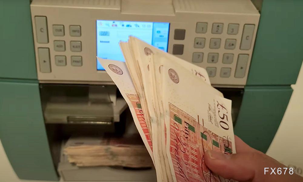 英国海岸警卫队正在全力应对油轮与货船的碰撞事件,协调紧急救援行动