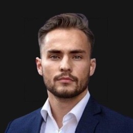 在福克斯新闻的《Sunday Morning Futures》节目中，美国总统特朗普被询问是否预见今年会出现经济衰退，他表示：“我不喜欢做这样的预测。当前是一个转型期，因为我们正在进行重大的变化。”